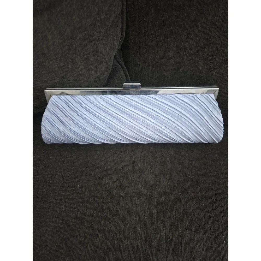 White Baggette Clutch Silver Snap Close Formal Date Night Prom Wedding - Picture 2 of 6